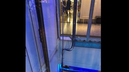 快訊/中友百貨電梯「突墜落地下室」！逛街民眾嚇壞：有人在裡面嗎？