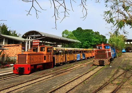 最慢與最快的結合！「台糖五分車」延駛「高鐵嘉義站」明通車　享6折優惠到年底