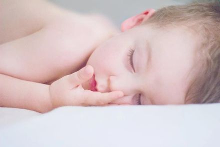 寶寶一夜好眠這樣吃！醫：寶寶睡的好與白天飲食有關