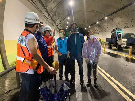 尼莎颱風豪雨致災！蔣萬安深夜勘災暖心送消夜　逾8000網友讚爆