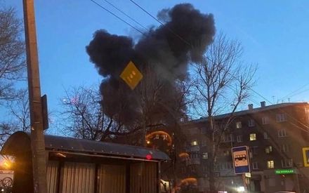 又摔！俄Su-30戰機墜毀西伯利亞住宅區起火爆炸　2飛行員喪命