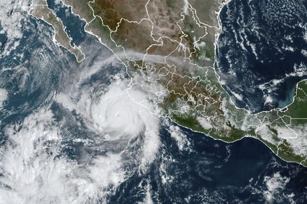 「3級暴風」席捲墨西哥！颶風羅斯林來勢洶洶　釀2死