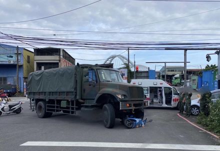 軍用卡車三峽輾斃騎車母女　丈夫慟：軍方不處理我做鬼抓他！