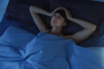 總是睡睡醒醒、天未亮就醒？專科醫揭「失眠對身體傷害」！