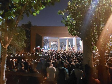 伊朗反頭巾示威掀抗議潮　政府宣布公開審判千名「動亂製造者」