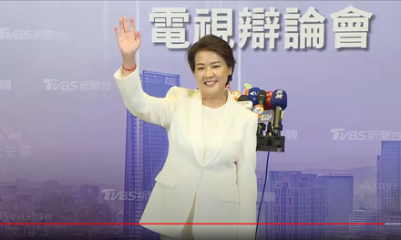台北市長選舉辯論/黃珊珊全白現身直攻高端：辯論前通過EUA「拆炸彈」