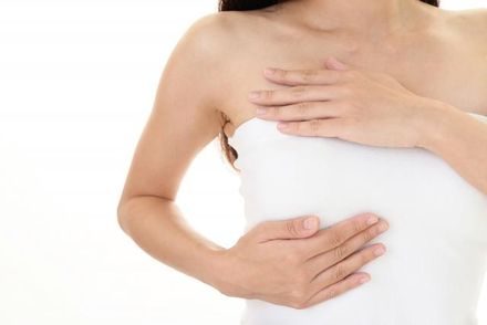 女子「隆乳」術後檢查驚見右胸「蠶豆大小腫塊」！檢查發現竟是乳癌