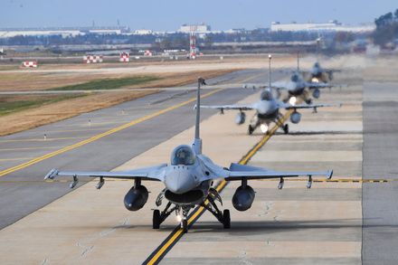 南韓驚傳空軍KF-16戰機機械故障墜毀　飛行員及時逃生