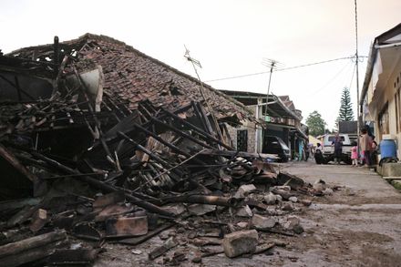 【影】印尼規模5.6強震增至162死！罹難者多是孩童　數百人受傷上千人流離失所