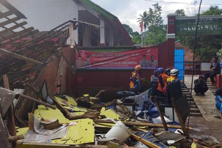 【影】印尼5.6淺層強震增至268死　多間學校倒塌　釀孩童嚴重傷亡