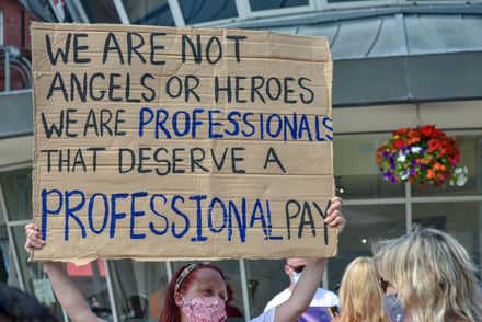 抗議薪酬不公！英國護理師工會宣布12月中將發起罷工　參加人數上看10萬人