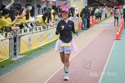 東吳國際超級馬拉松 林冠汝破全國紀錄