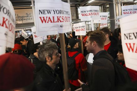 【影】40年首見！紐約時報逾千人罷工24小時　抗議加薪幅度不及通膨速度