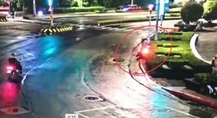 北市情侶騎車雙載自摔撞斷路燈　2人噴飛1死1傷