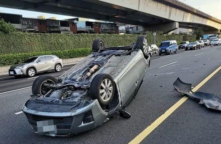 國道1號自小客擦撞貨櫃車翻覆　三重圓山段今早塞爆了