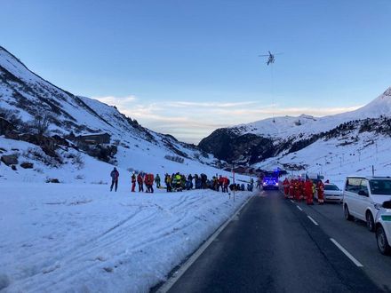 奧地利滑雪勝地雪崩埋10人　8人已尋獲、2人仍失蹤