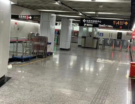 上海疫情蔓延　客運量大減　地鐵將拉長班距