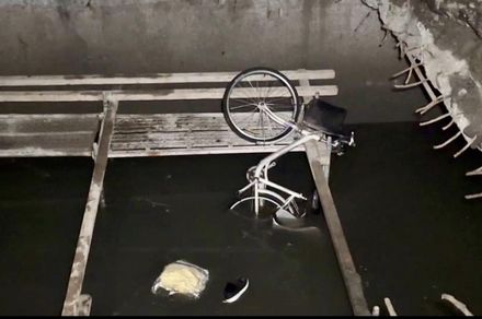 【影】離奇！台南7旬翁傍晚騎單車外出　人車摔落工地箱涵溺斃