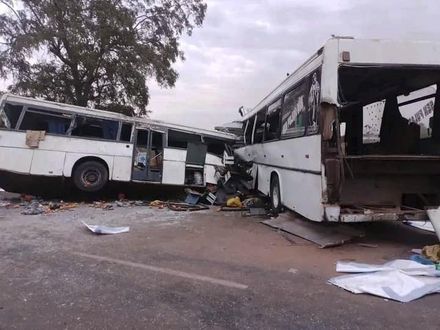影/塞內加爾巴士對撞40死　「沾血座椅撞飛」車禍慘劇全國哀悼3日