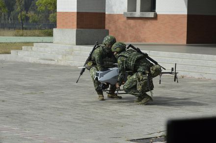 中科院研發「摩羯」旋翼型無人機交付部隊 陸軍首度曝光