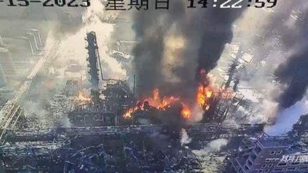 影/烈焰濃煙竄天！40公里外有震感　遼寧化工廠爆炸已致2死12失聯34傷