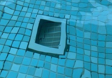 花蓮酒店泳池淪黑洞！176cm成人遭扯下水險溺斃　業者道歉回應了