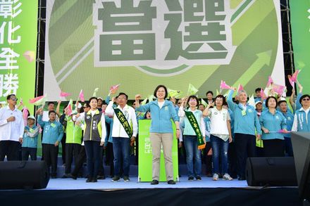 蔡政府「假面」挺香港被踢爆！網怒轟：騙四年、巄系假