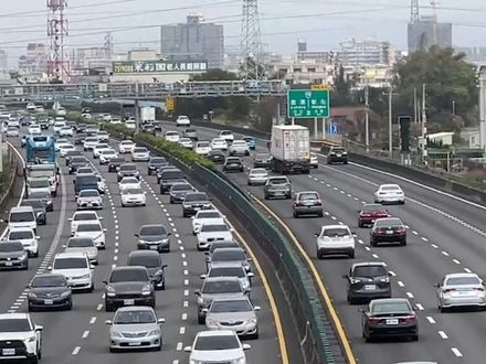 影/塞爆！初五「收假車潮」湧現　國1彰化系統「車速僅33公里」