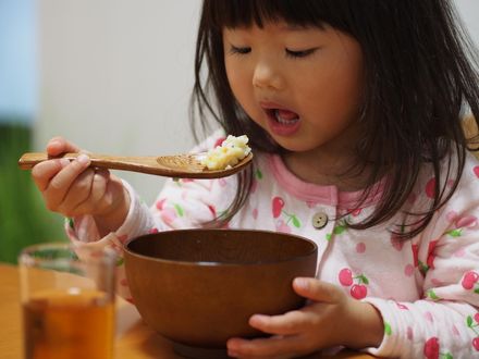 停看聽！營養師媽咪教你：過年小朋友這樣吃才不會鬧肚子痛