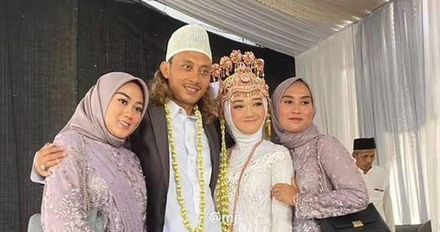 21歲印尼男娶第3妻　二房挺孕肚微笑觀禮…大房也來了「4人行相擁合照」