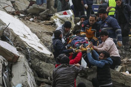影/土耳其強震增至912死！預估死亡人數再上修　恐上萬人罹難