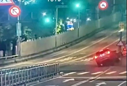 韓籍男子深夜酒駕開車載妹　「碰！」一聲車子撞台北橋橋墩GG了