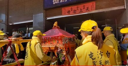 白沙屯媽祖進香/有如「神助」！粉紅超跑坐鎮光田醫院　執刀醫師不知：今早手術莫名順利