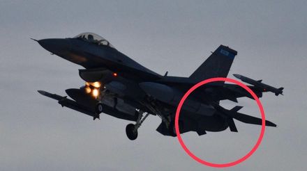 好難搞的「不明飛行物」！美軍派F-16掛響尾蛇飛彈迎戰　發射2彈才擊落目標