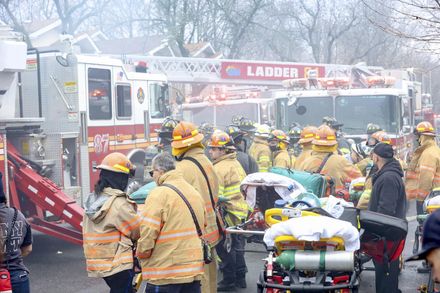 紐約史泰登島大火民宅倒塌　消防員一度受困22人受傷