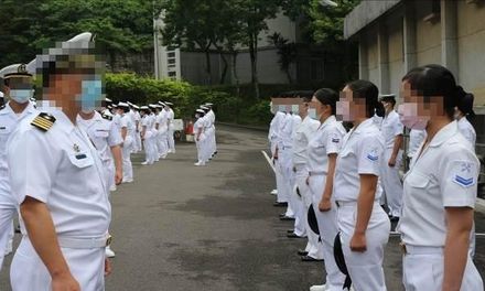 艦隊士官長言行不檢！管教女兵「跪下、抬屁股」　捧臉喊「小可愛」