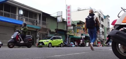 戰鬥民族也害怕！俄正妹陷台灣「行人地獄」嚇瘋：根本不等人過馬路