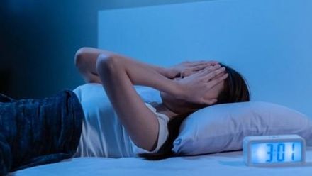 翻來覆去睡不著、醒來還是想睡？營養師曝「睡眠債」3警訊　改善睡眠攻略大公開！