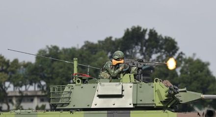 「步兵性愛片」男主角失業！陸軍八軍團女主角卸軍職返職場　他仍「情緒低落」