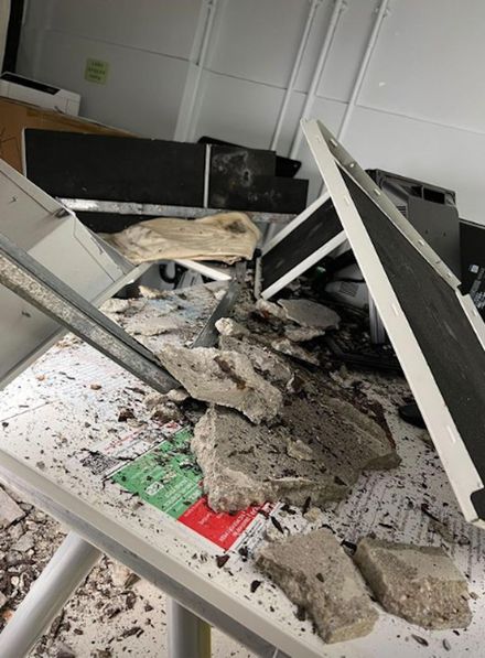 又傳工安意外！港醫院天花板突塌陷　電腦印表機全砸爛幸無人傷