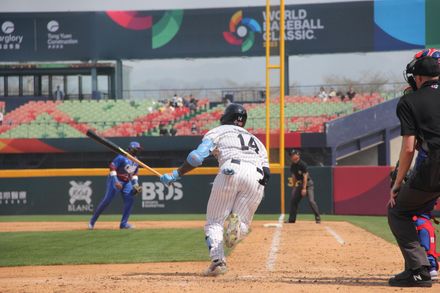 WBC棒球經典賽/家人跨海熬夜力挺！荷蘭捕手敲安率隊奪勝…賽後受訪好謙虛