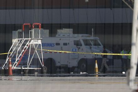 影/10名劫匪闖智利機場跑道搶「10億元運鈔飛機」　與安保人員激烈交火釀2死