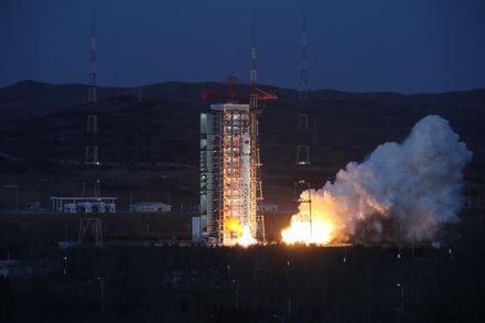 快訊/大陸發射搭載衛星火箭　飛越我國防空識別區東部