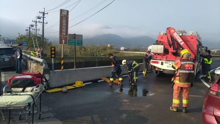 快訊/金山騎士遭追撞墜5米深橋下　8旬翁當場慘死