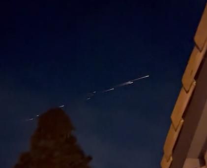 影/加州上空突現「數顆火球」劃過夜空　民眾看傻眼：外星人來了嗎