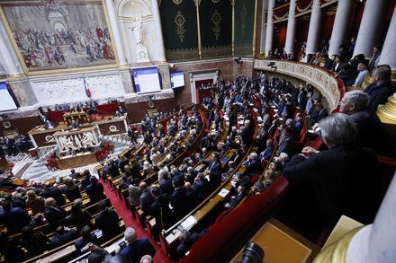 法國內閣驚險挺過不信任案　反退休改革浪潮恐延續