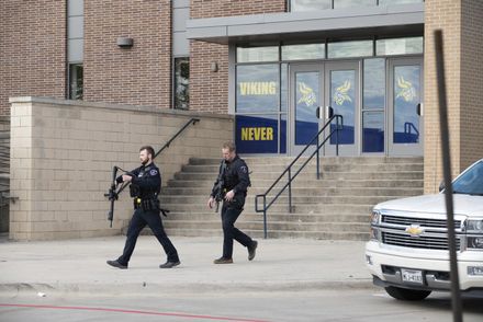 美國校園再傳槍擊案　德州未成年高中生持槍射殺同學1死1傷