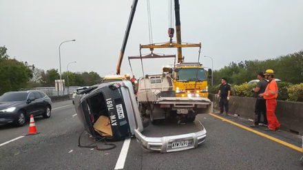 快訊/國1苗栗段追撞事故！一車翻覆躺中線道　7人送醫