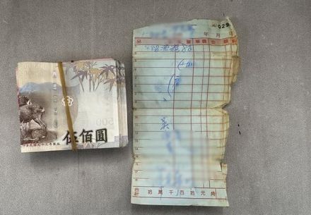 台中婦騎車噴飛貨款1.2萬　犀利警靠這「關鍵」找到失主