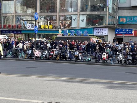 影/馬英九訪陸兩岸破冰　DAY2赴南京拉貝故居　數百人龍「隔街」圍觀畫面曝！